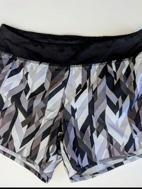 Nike Dri-FIT Elevate Women's Running Shorts Size L Large Geometric Chevron 30"